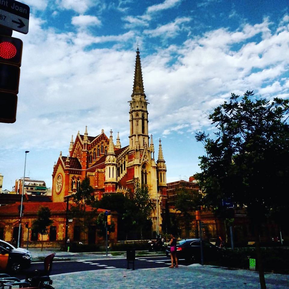 Parroquia de San Francisco de Sales.
 Paseo de San Juan de Barcelona.