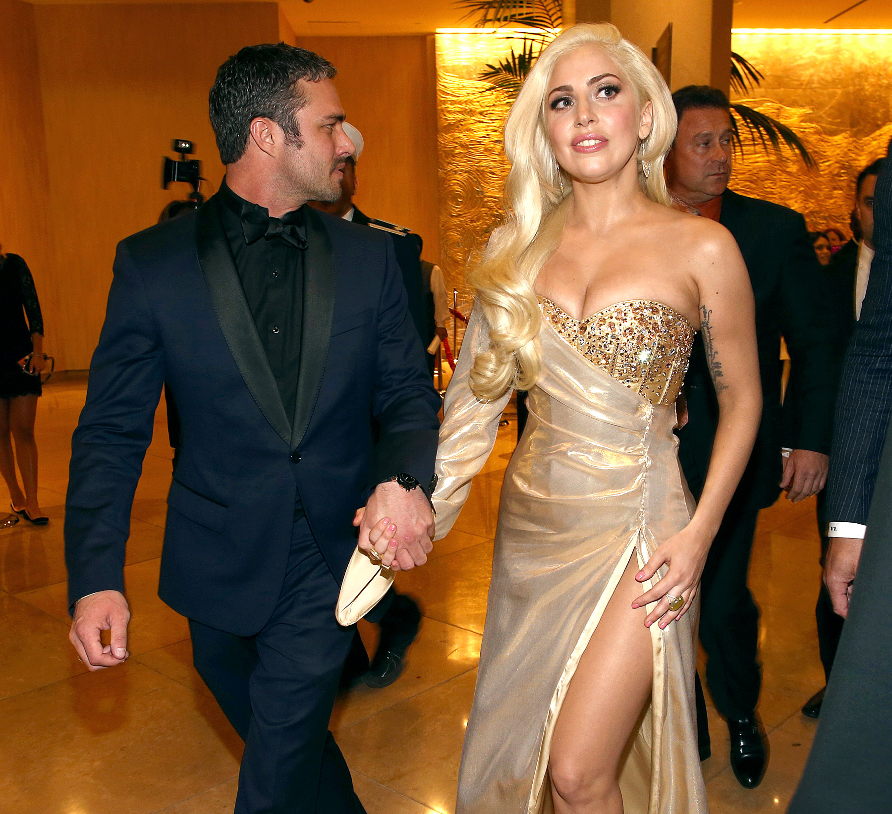 1395763039_taylor-kinney-lady-gaga-zoom.jpg (1800×1643)