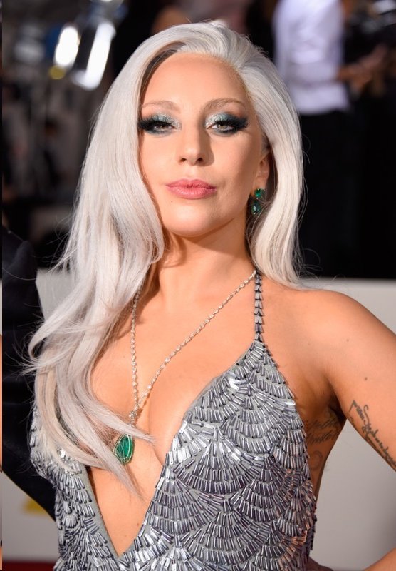 53gaga_glamourosa_grammys_2015.jpg (556×800)