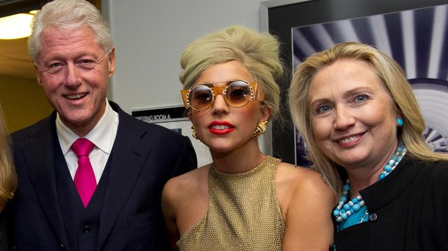 hillary-gaga.jpg (913×513)