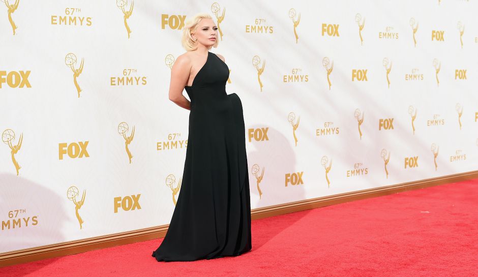 lady-gaga-emmys-red-carpet.jpg (940×545)