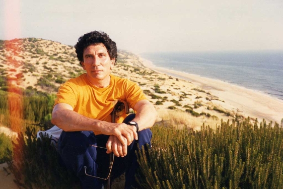 reinaldo_arenas_poeta_y_escritor_cubano.jpg (562×375)