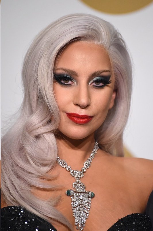 t39gaga_glamourosa_grammys_2015.jpg (532×800)